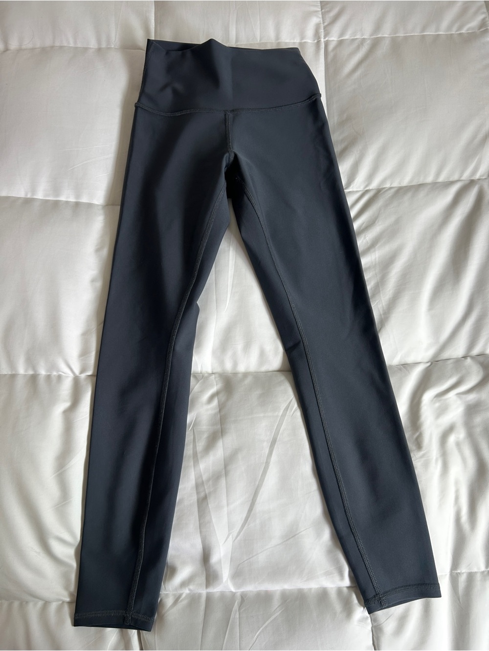 Alo High-Waist Black Leggings in XS - Picture 4 of 8